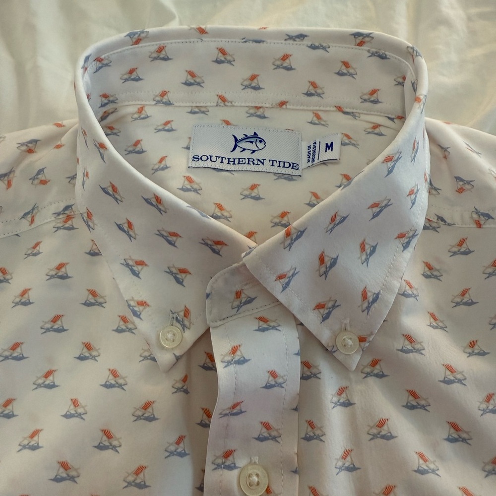 Southern Tide White “Beach Chairs” Short Sleeve Shirt